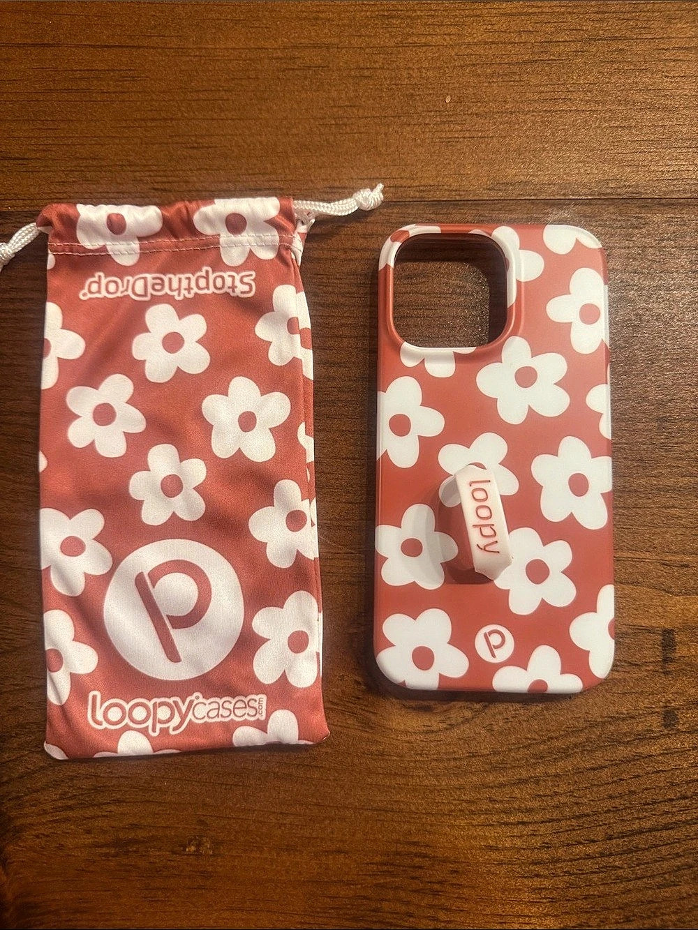 Loopy Floral phone case with finger loop Red & White Like New